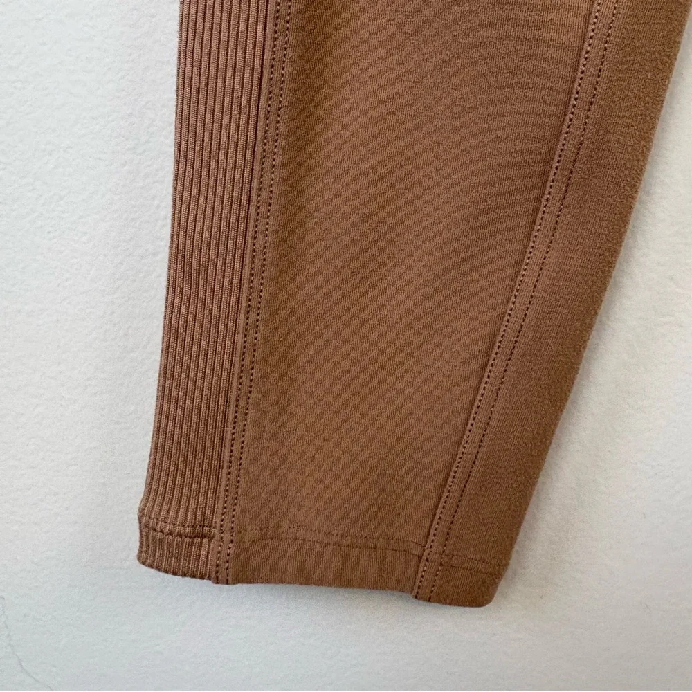 Alo Yoga Alosoft High-Waist Head Start‎ Legging Sz M Almond